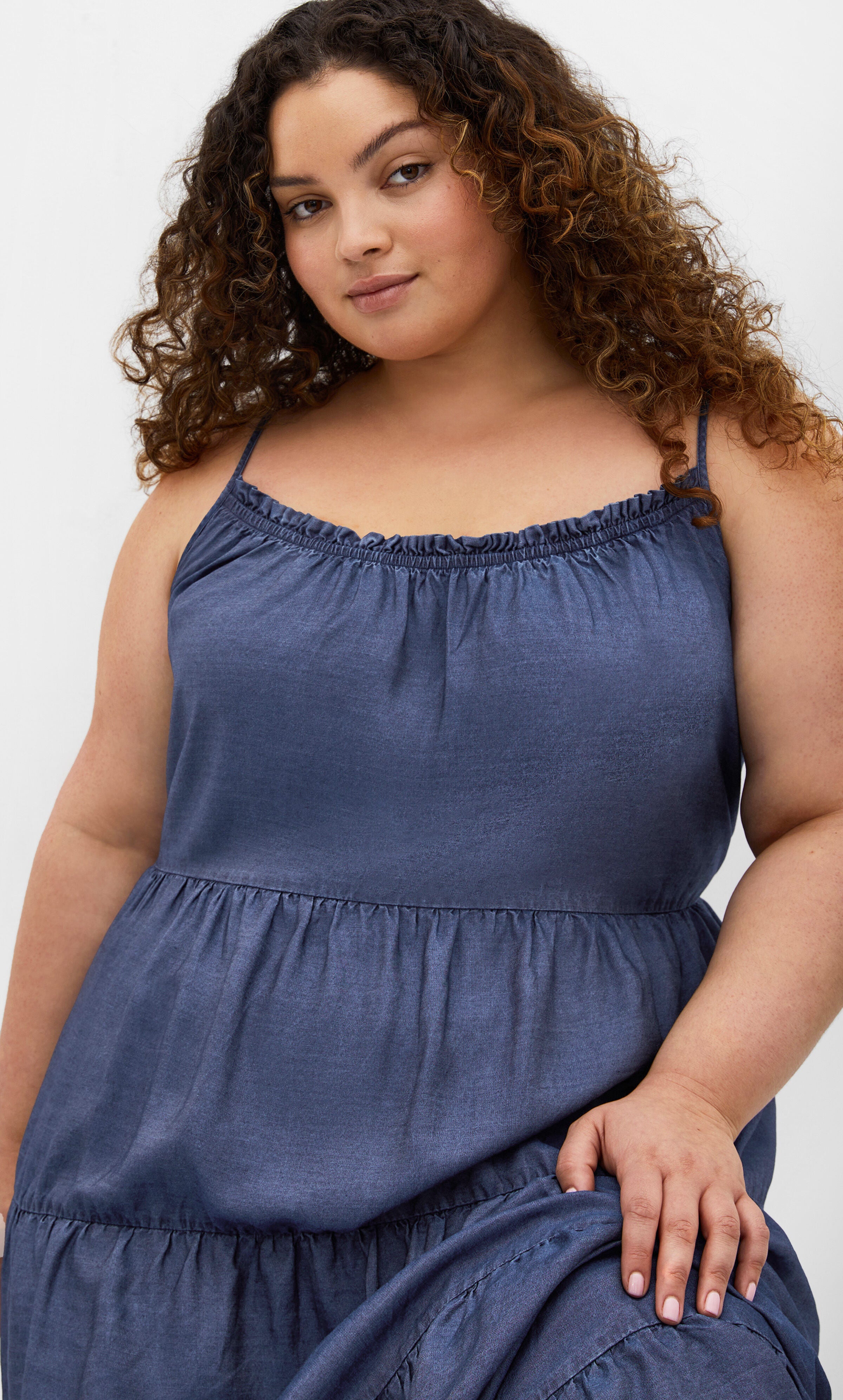 Island Tier Maxi Dress - dark wash | Avenue
