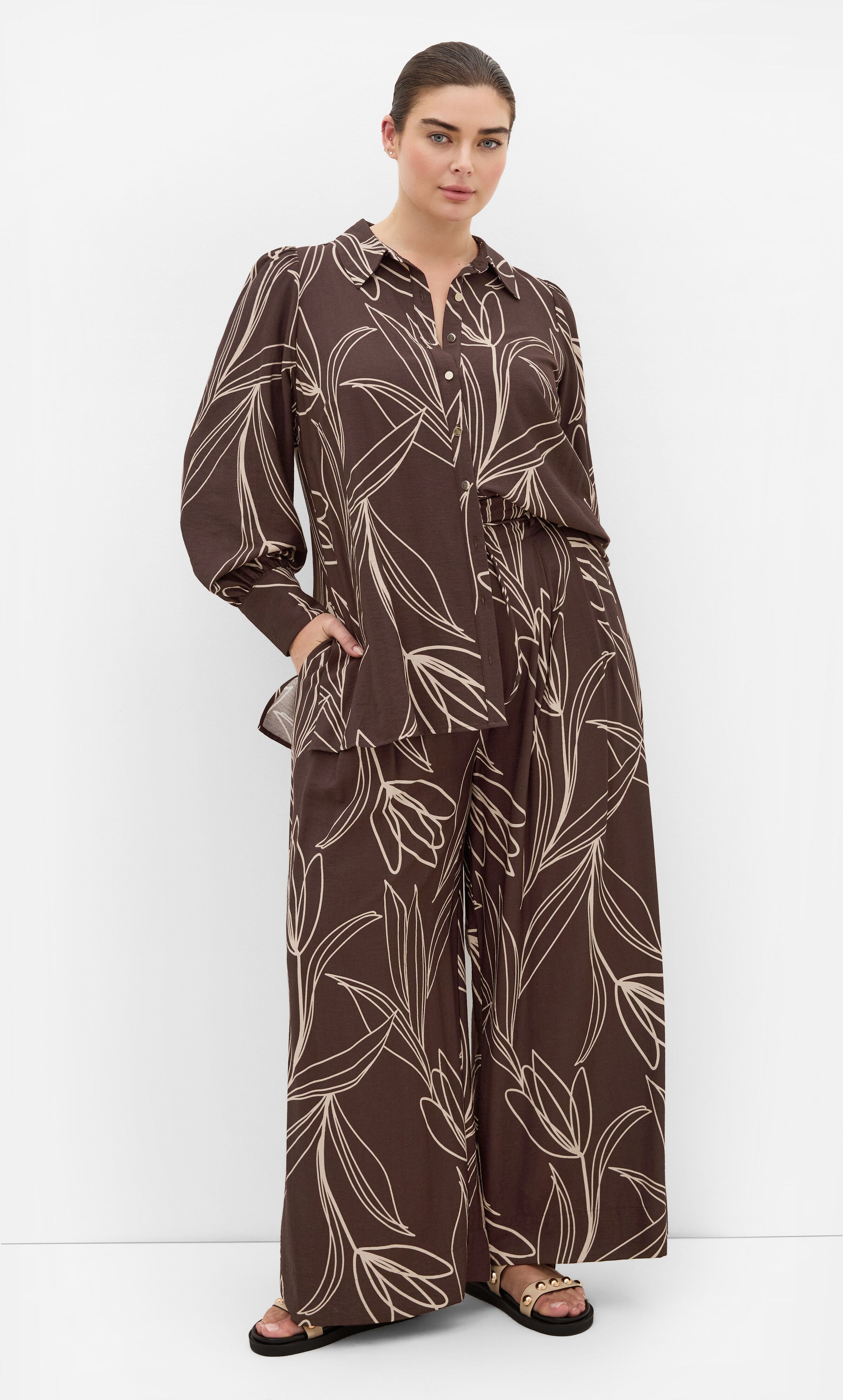 Bella Bloom Print Long Sleeve Shirt, BROWN, alternate image number 2