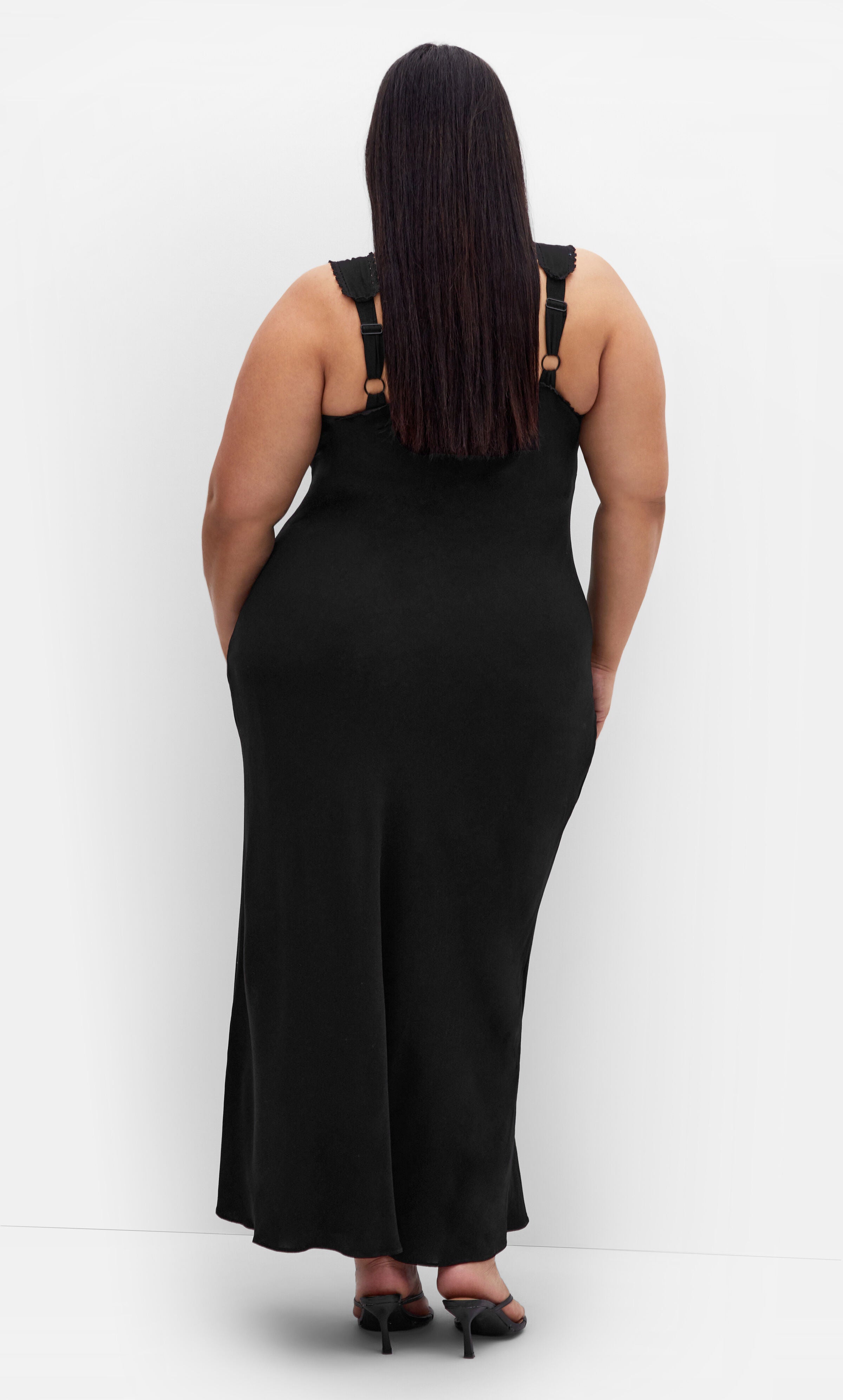 lorinda maxi dress Dorinda | Black And White High-Neck Maxi Dress With Drape And Scarf-Detail
