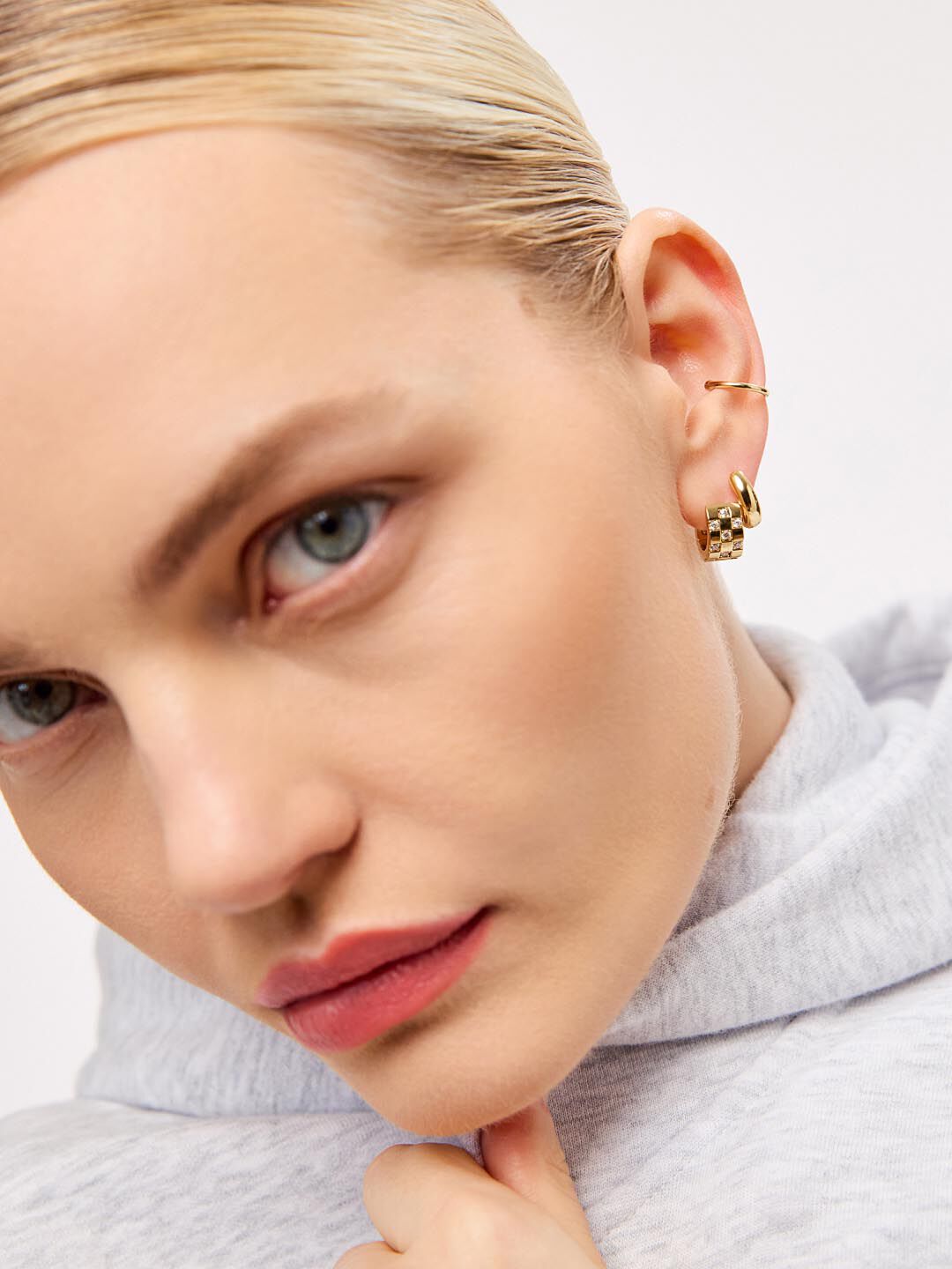 Giulia Bold Huggie Hoops, GOLD, alternate image number 5