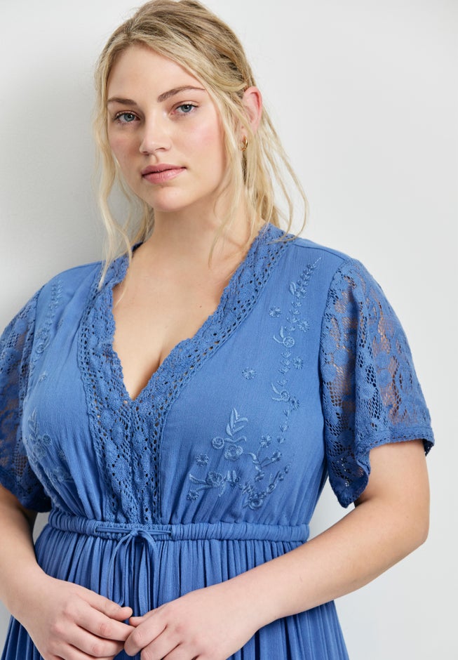 Raven Lace Maxi Dress image number 1