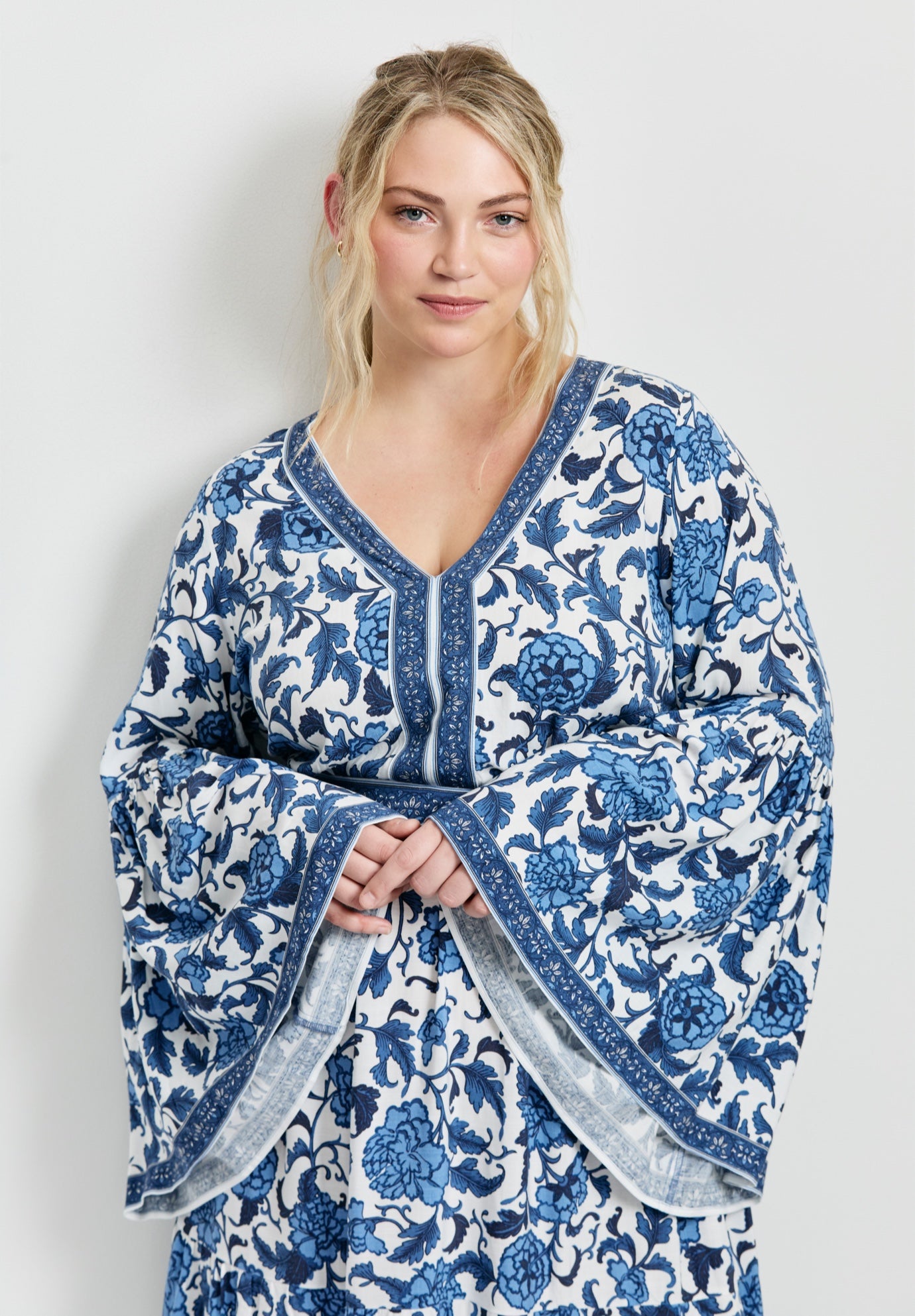 Arlo Bell Sleeve Maxi Dress image number 5