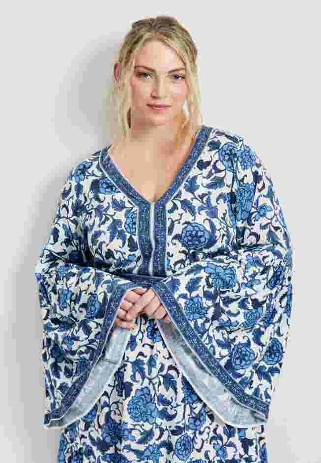 Arlo Bell Sleeve Maxi Dress image number 4