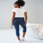 Mid-Rise Stretch Capri Jegging image number null