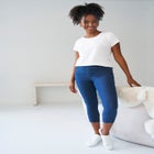 Mid-Rise Stretch Capri Jegging image number null