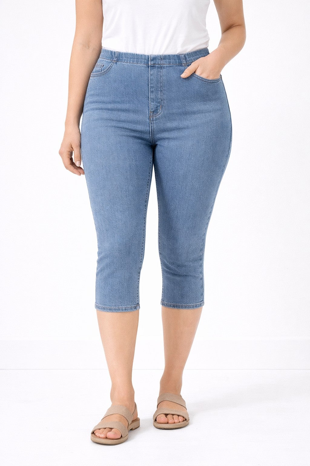 Mid-Rise Stretch Capri Jegging image number 0