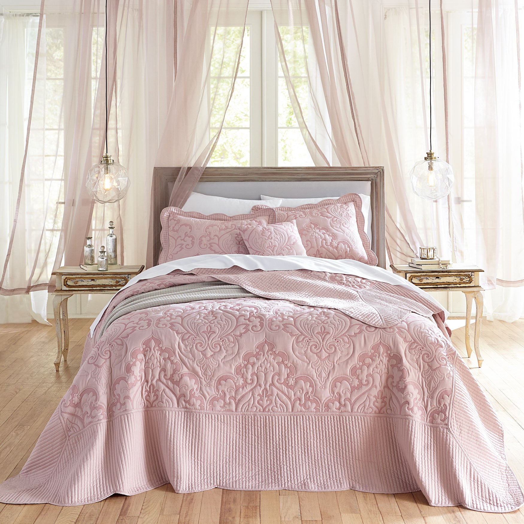 Amelia Bedspread image number 0