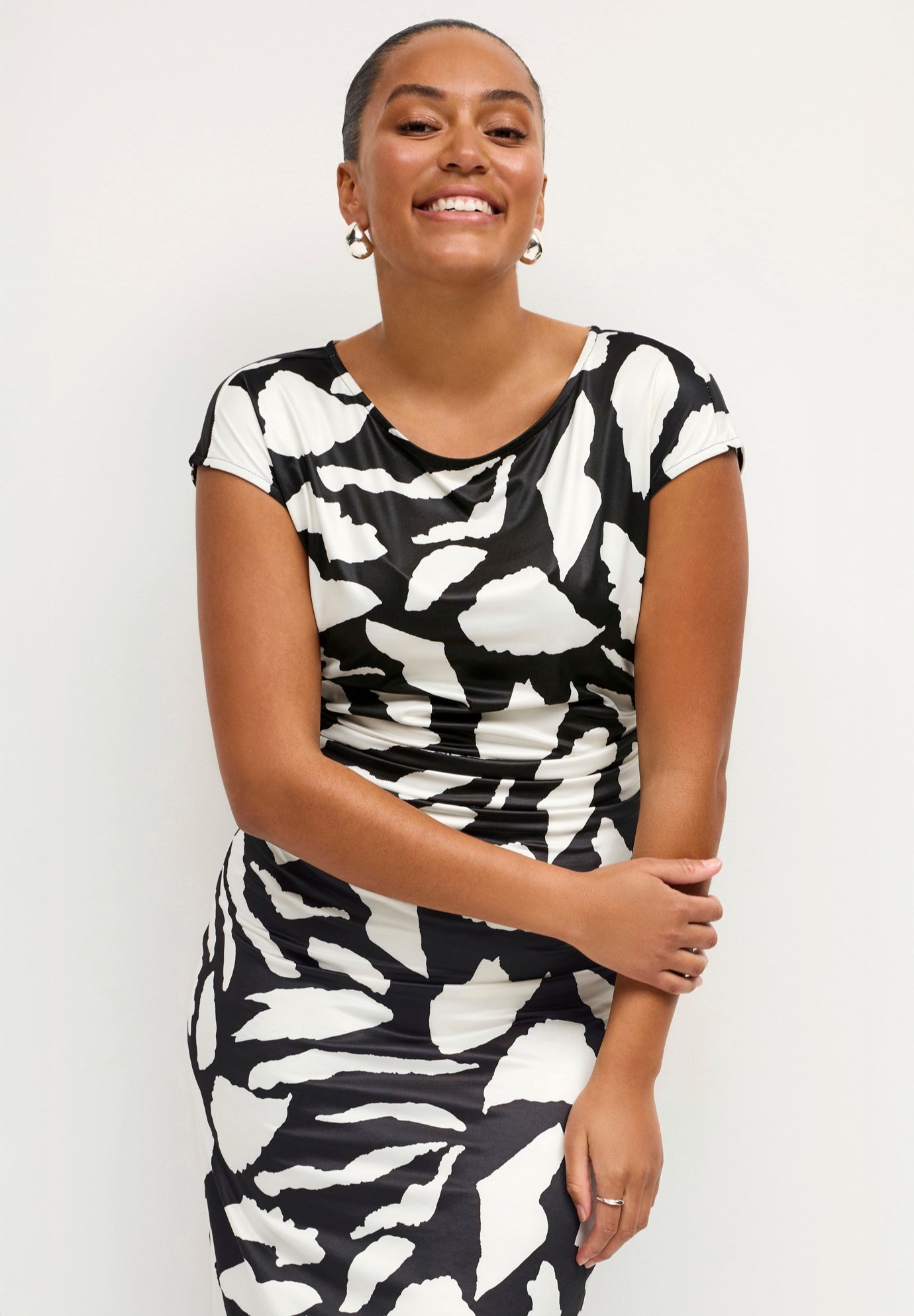 Ruched A-Line Knit Midi Dress image number 2