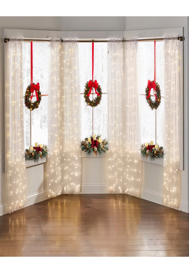 Set Of 3 Cordless Pre-Lit Mini Christmas Wreaths image number 4