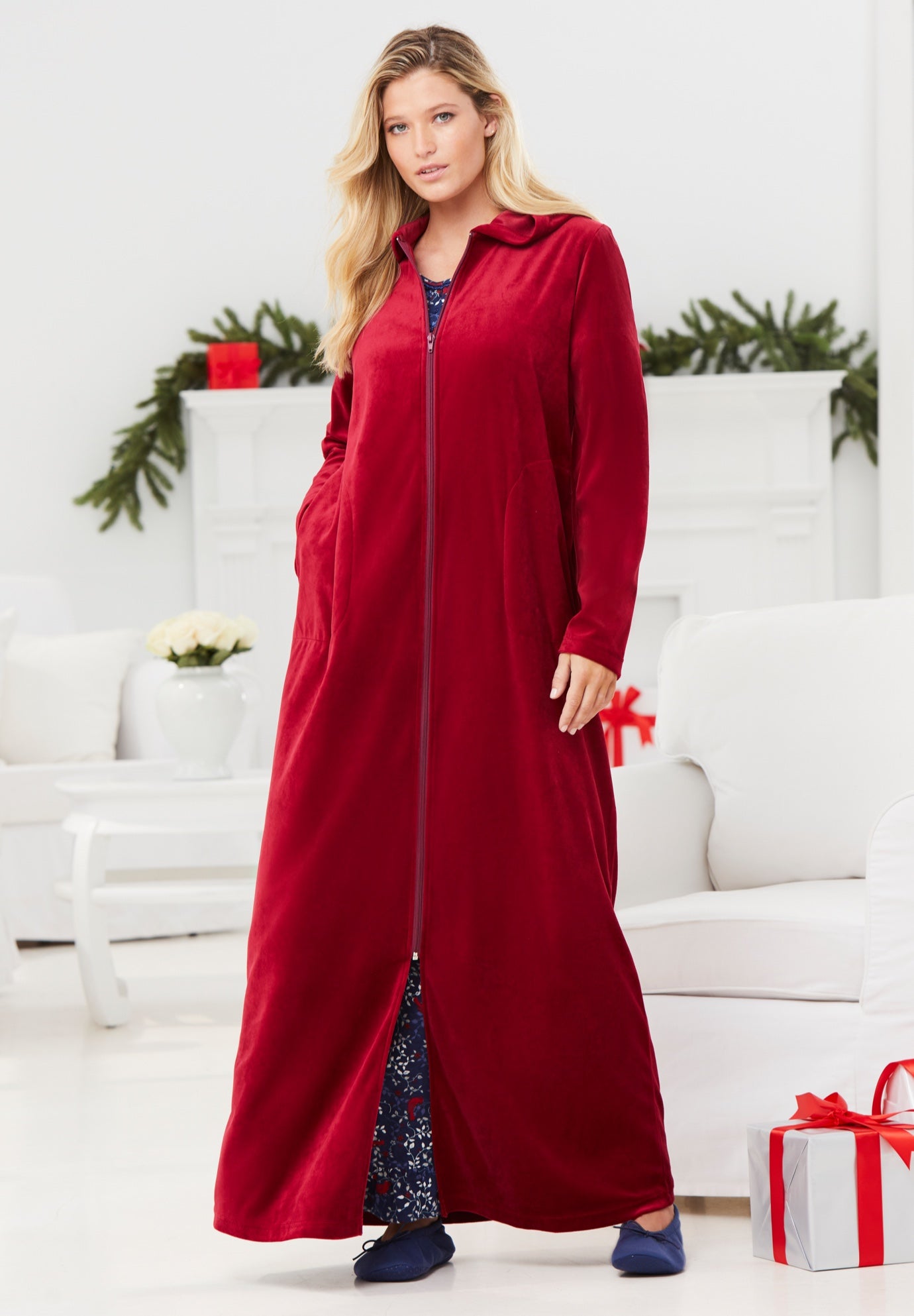 Dreams & Co&reg; Hooded Velour Robe image number 0