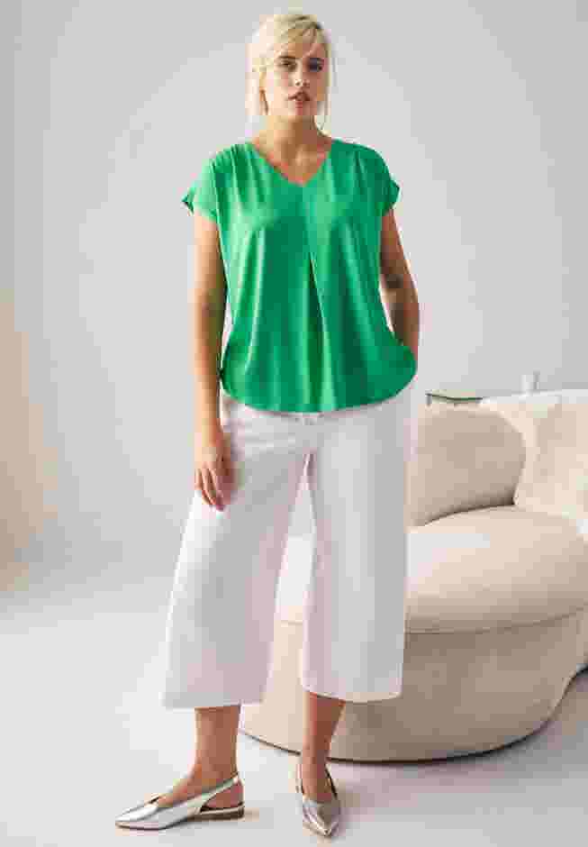Lightweight Wide-Leg Crop Jeans image number 1