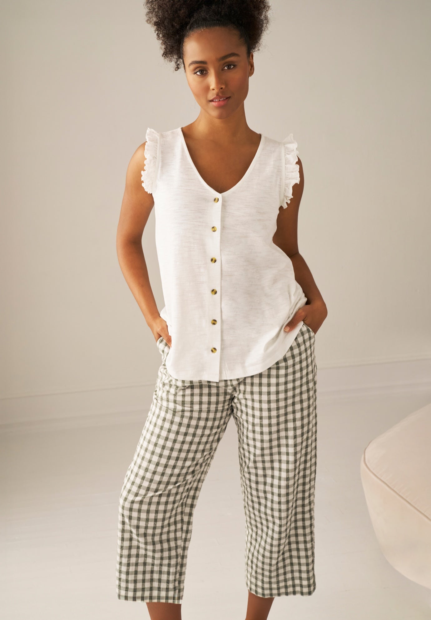 Gingham Crop Pants image number 3