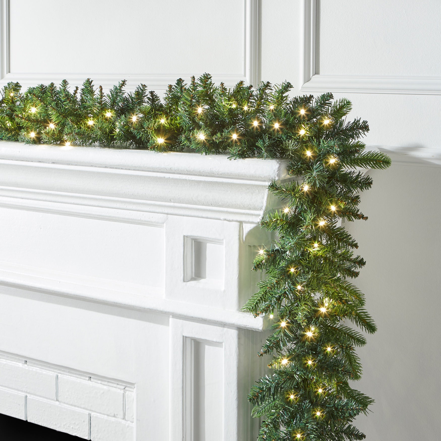 Pre-Lit Arrow-Tip 9' Garland image number 0