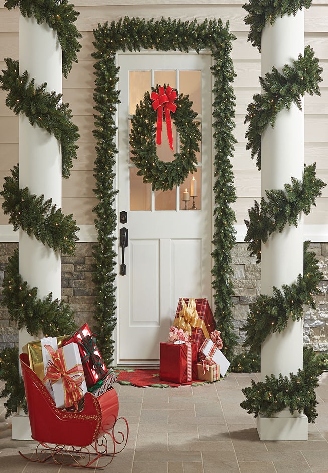 24" Pre-Lit Canadian Pine Arrow Tip Wreath image number 2