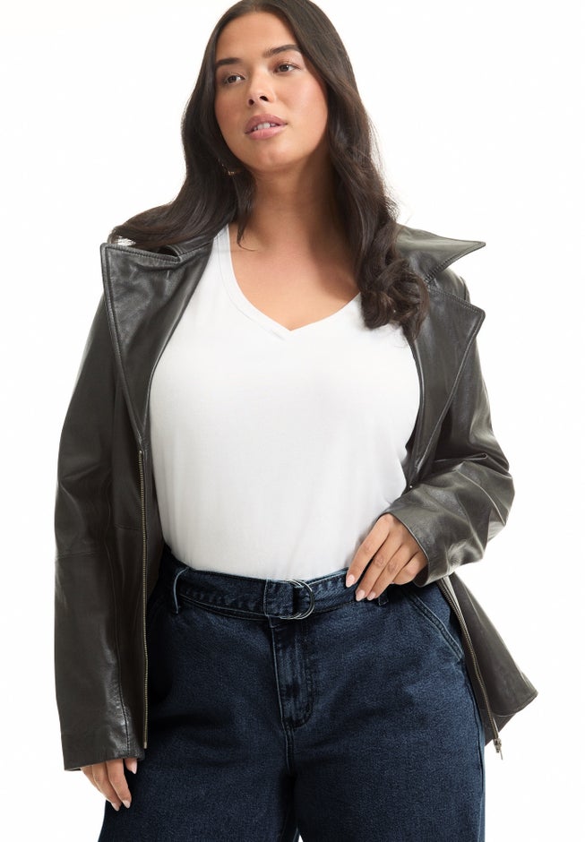 Curvie Fit High-Waisted Wide-Leg Utility Jean image number 2