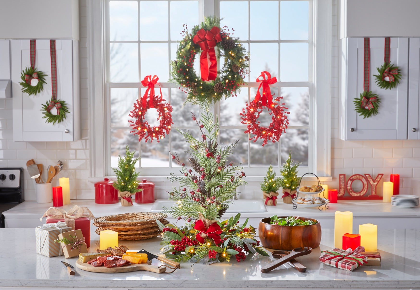 28" Pre-Lit Holiday Classic Wreath image number 5