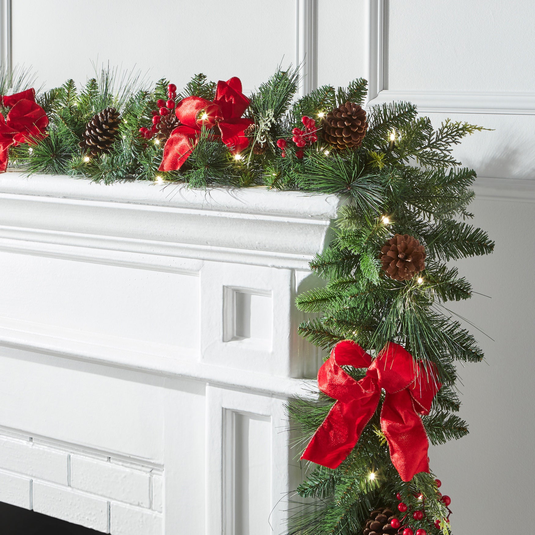 9' Pre-Lit Holiday Classic Garland image number 0