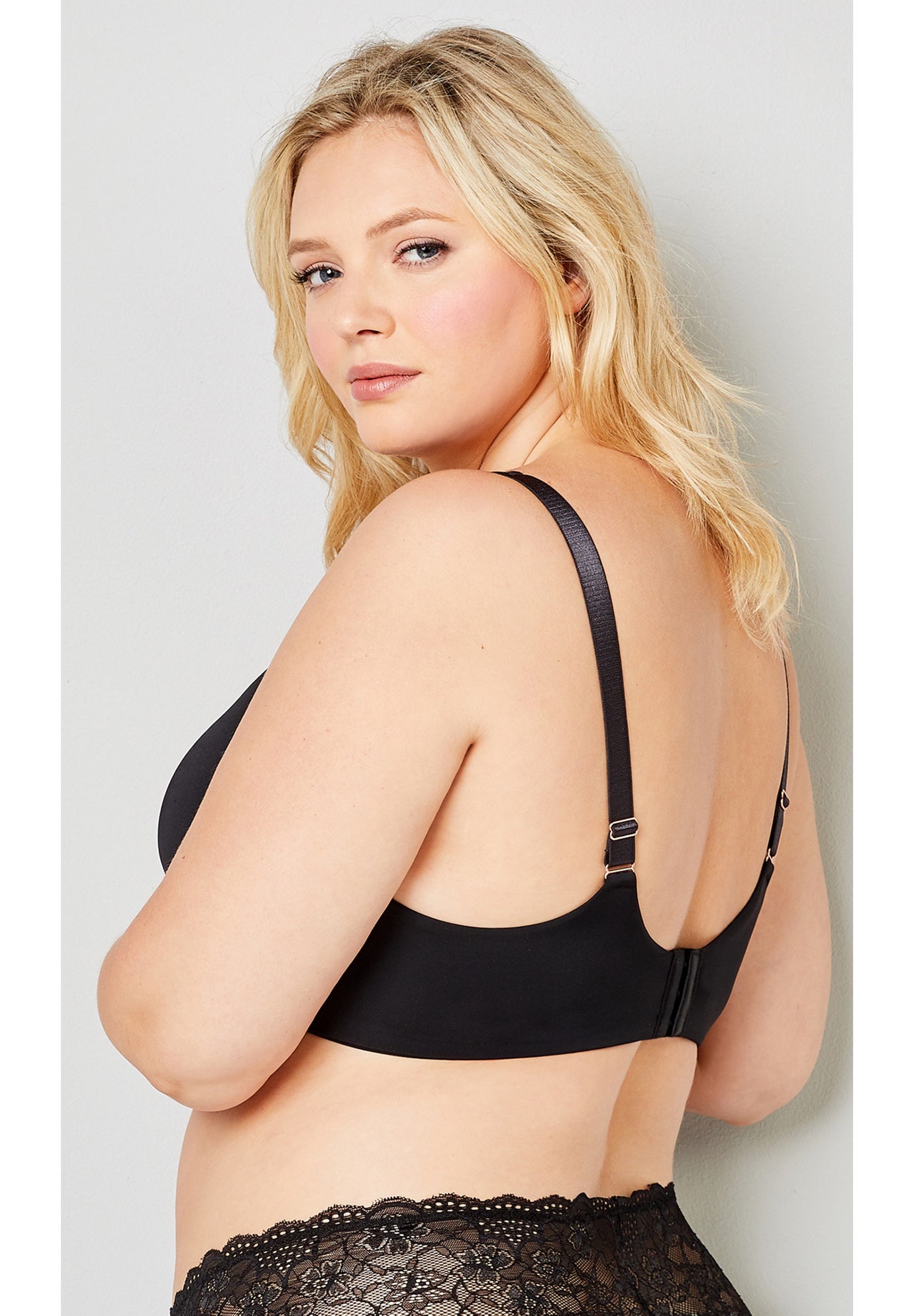 Underwire Basic Plunge Neckline Bra image number 1