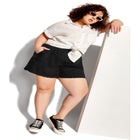 Remi Fray Hem Short image number null