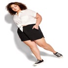 Remi Fray Hem Short image number null