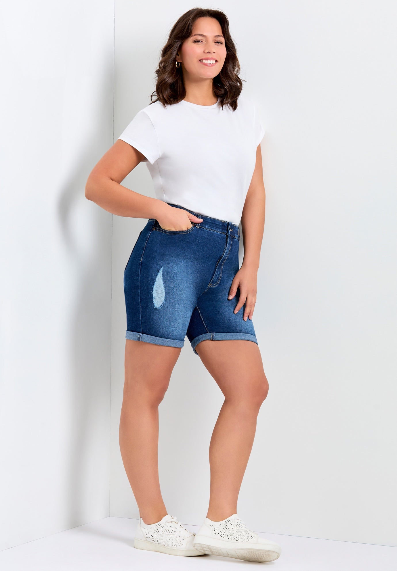 Giana Ripped Short image number 3