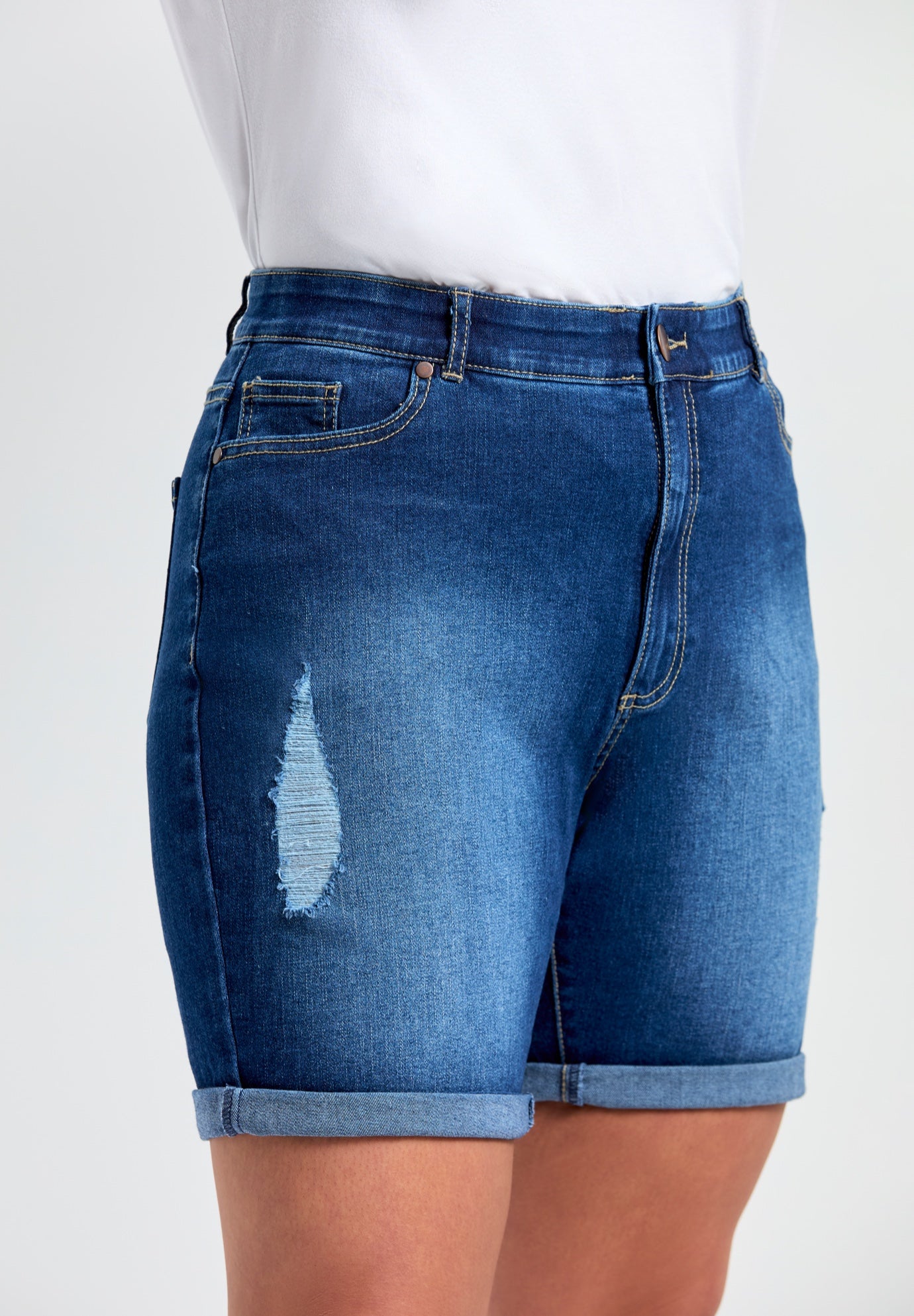 Giana Ripped Short image number 1