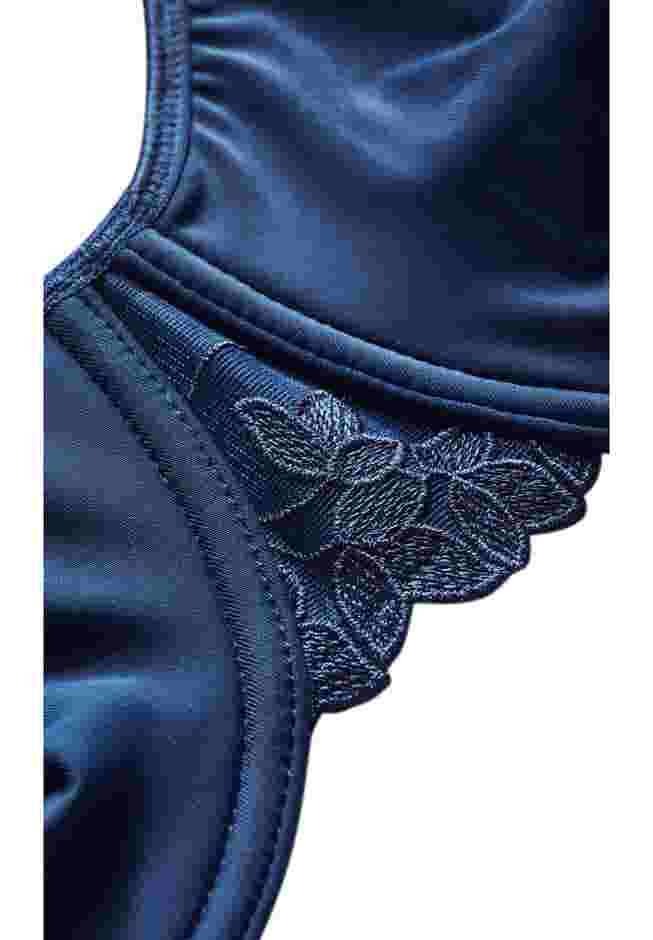 Fashion Smooth Caress Bra image number 4