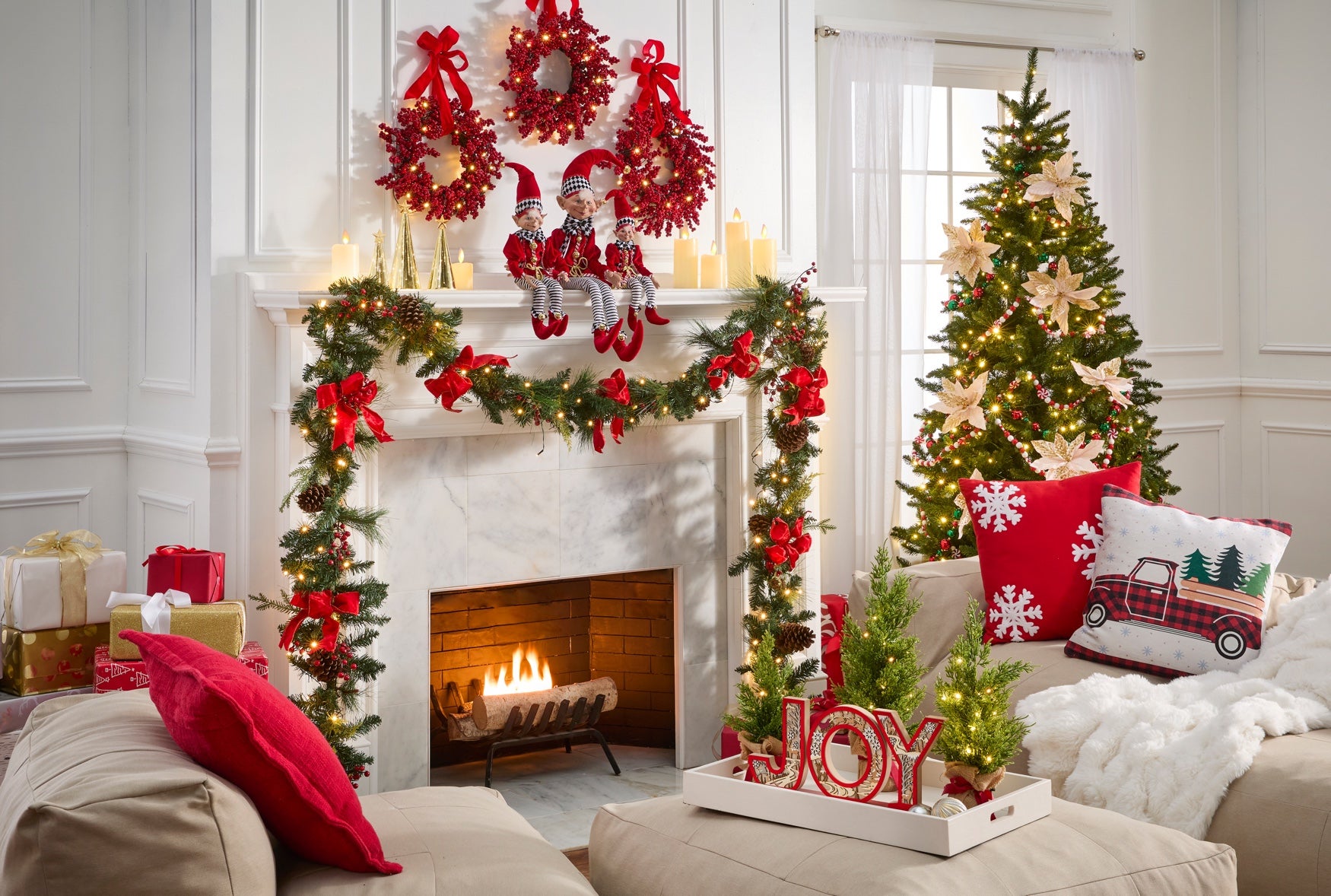 7.5 Foot Pre-Lit Full Alberta Tree image number 1