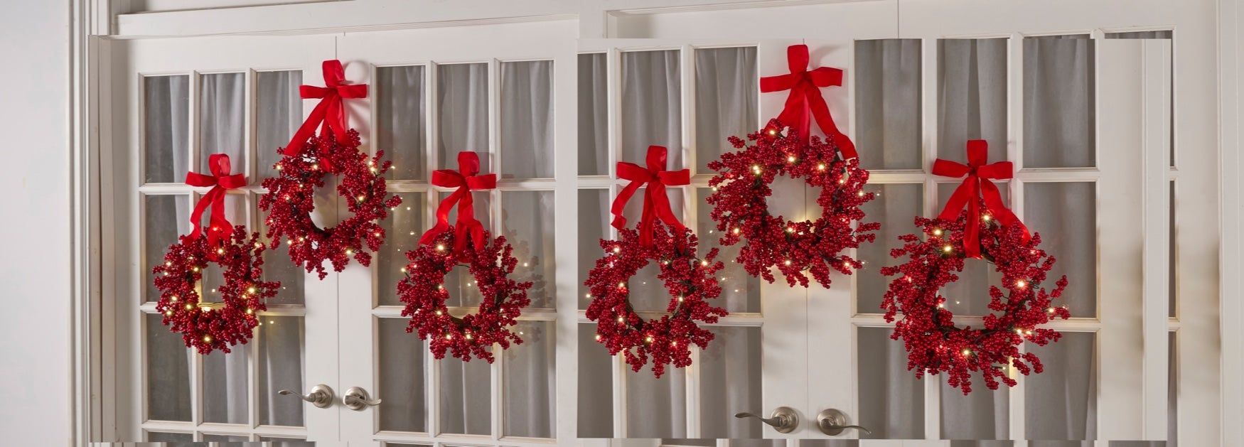 Red Berry 16" Mini Wreaths image number 0