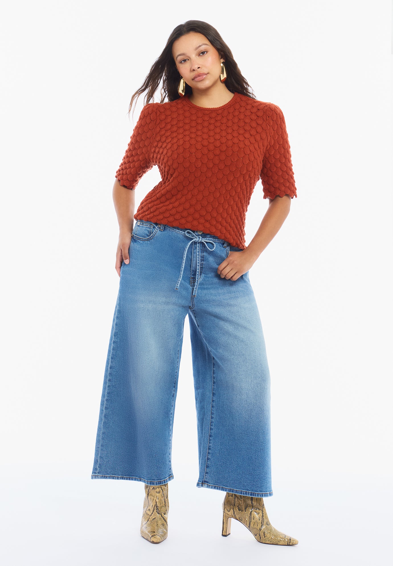 Scallop-Trim Short Sleeve Sweater image number 1