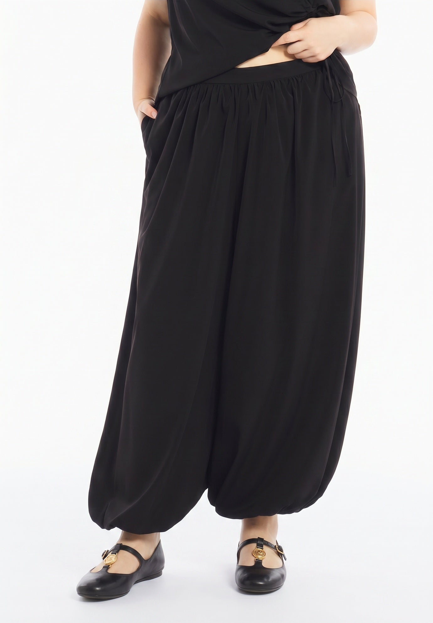 Elastic Waist Crepe Balloon Pant image number 2