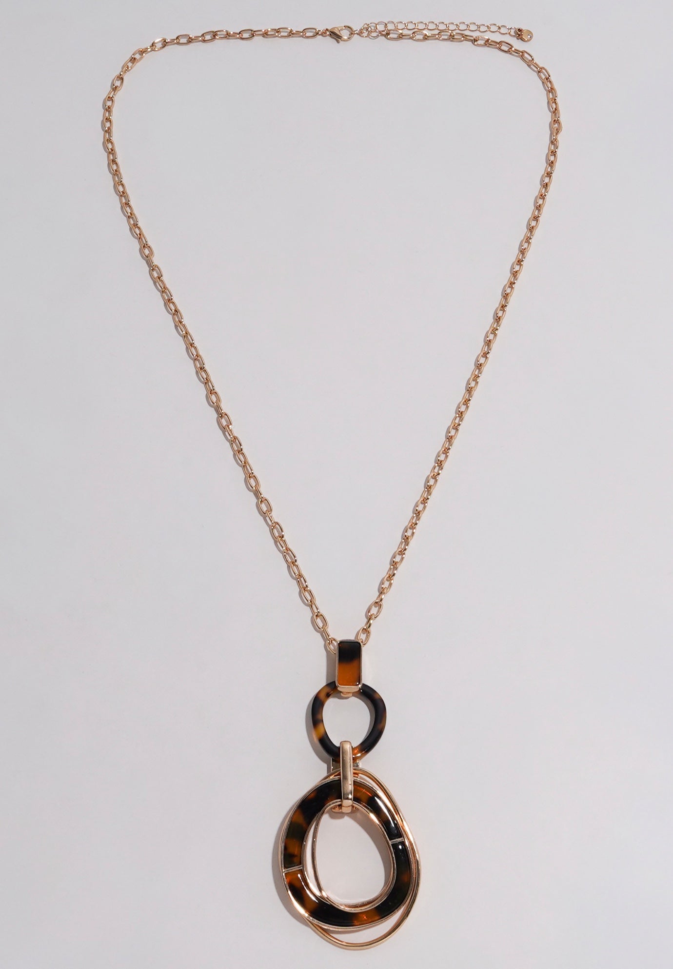 Tortoiseshell Pendant Necklace image number 0