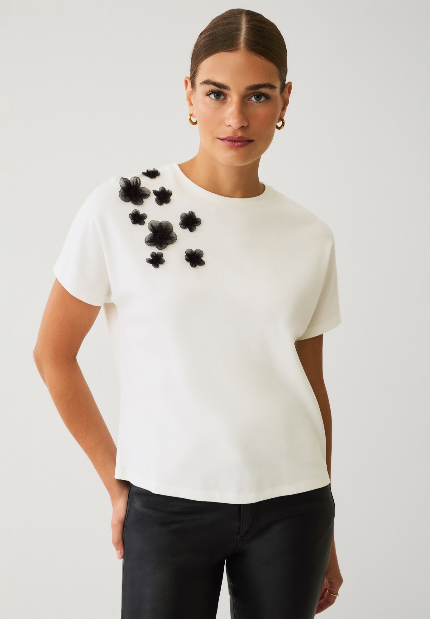 Crew Neck Short Sleeve Tee With Applique image number 0