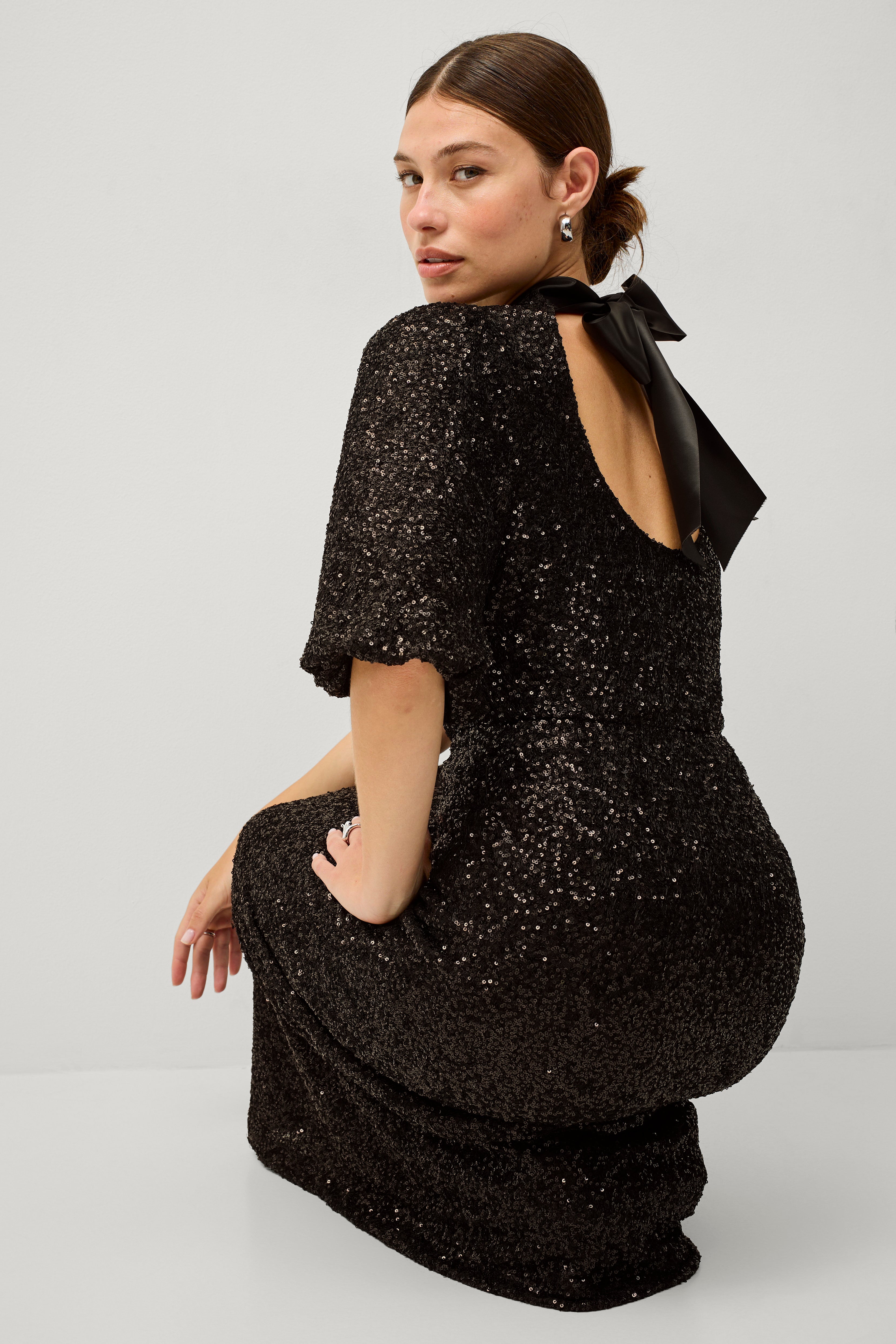 A-Line Mockneck Sequin Maxi Dress With Back Satin Bow image number 0