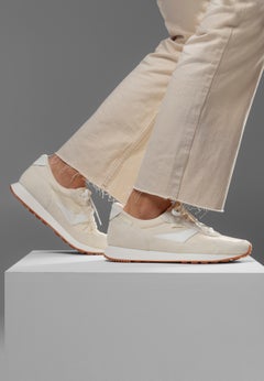Siena Hands-Free Sneaker